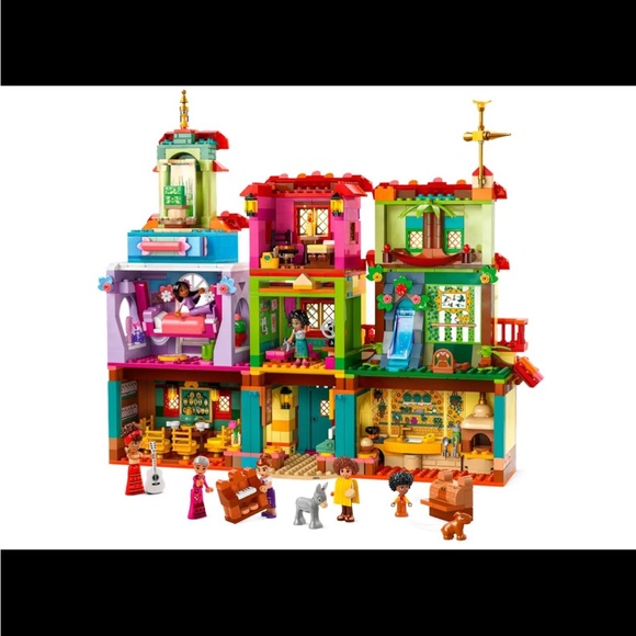 LEGO Disney Vibrant Madrigal House Set 43245 , Retired set , hard to find - Picture 3 of 3